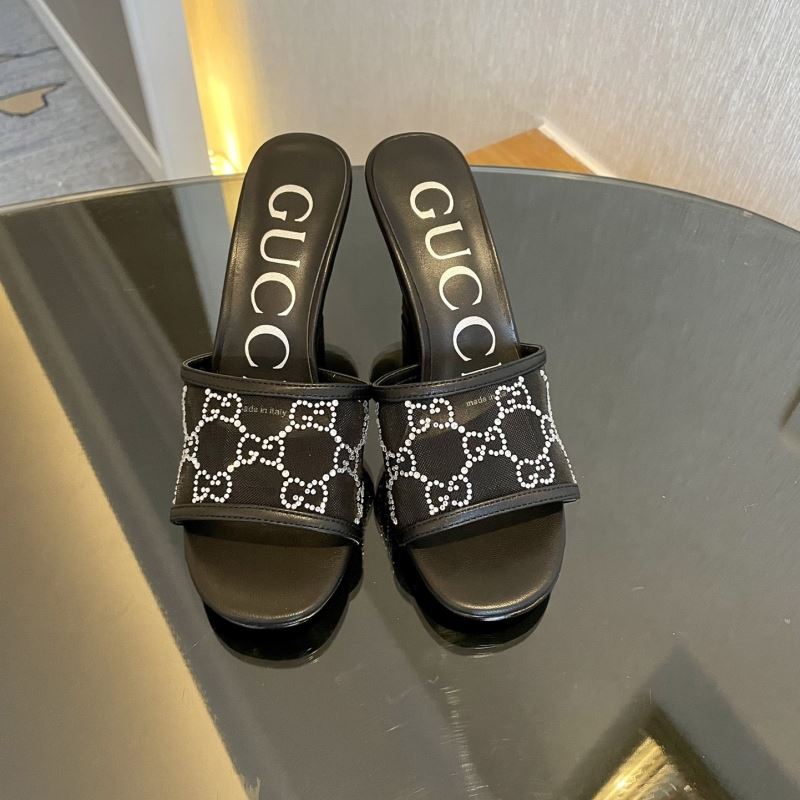 G*u*i sandals